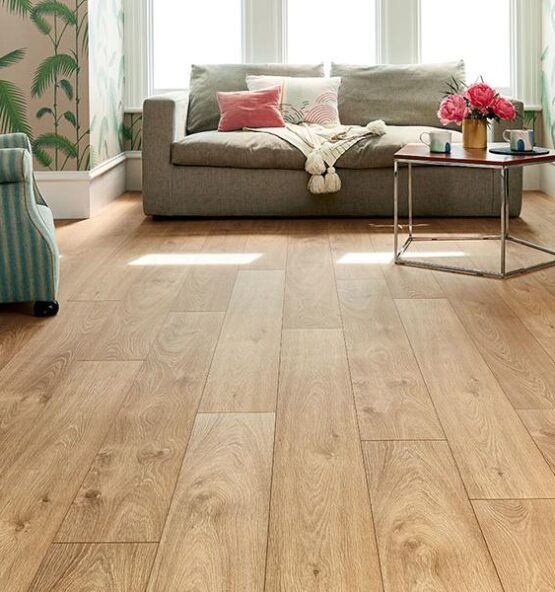 Datafeed_Series_Woods_Premium_12mm_Laminate_Flooring_Smoked_Oak_01_2000x2000 555x592