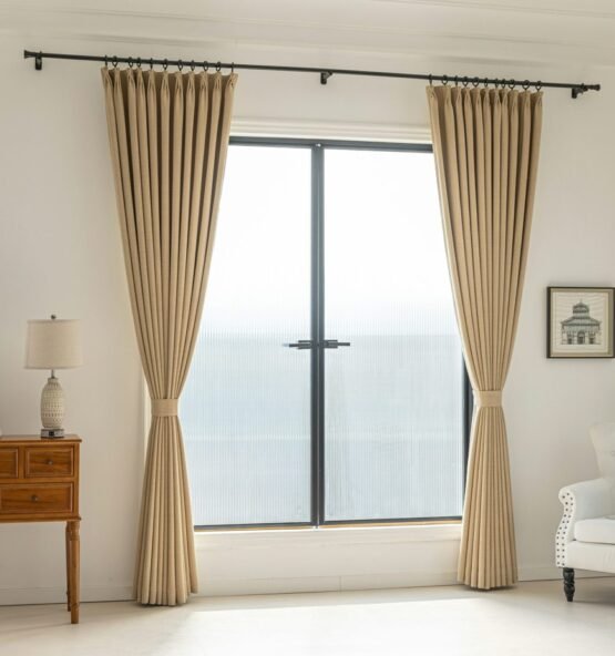 2 walltastic curtain choice 2 small 555x592
